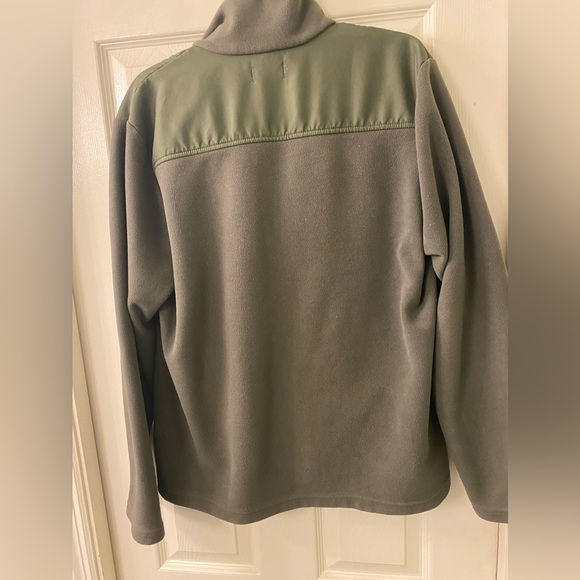 Men’s size L zip-up jacket 100% Polyester. Very Soft. Exterior/Interior pockets. - Picture 3 of 7